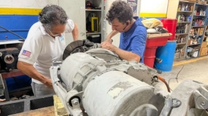 La inteligencia artificial no repara autos: Lo hacen las personas capacitadas